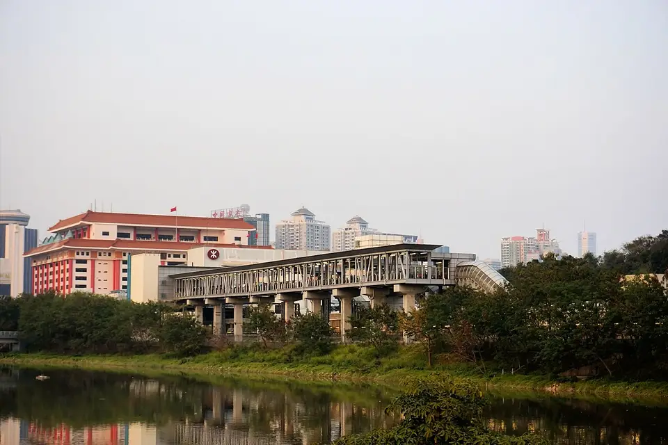 Luohu Port (Lo Wu)